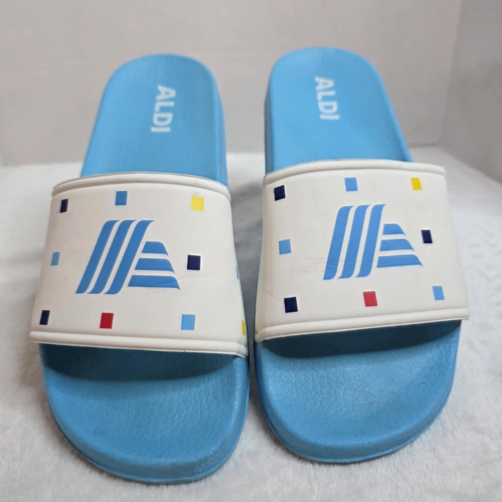 Aldi Super Fan Woman Size 9 ‎ Slides Beach Sandals Rainbow